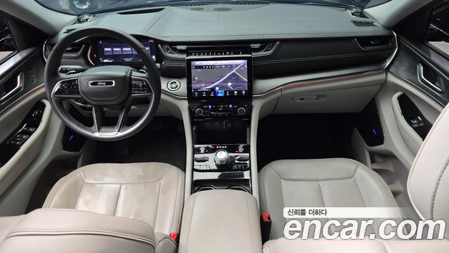 Jeep Cherokee — interior