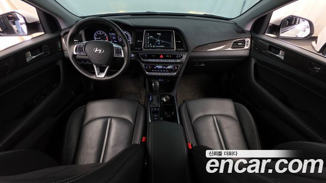 Hyundai Sonata — interior