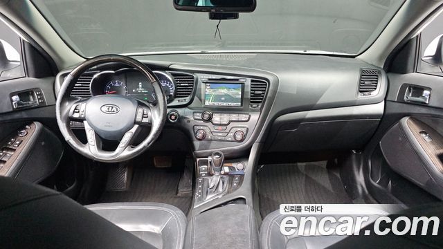 Kia K5 — interior