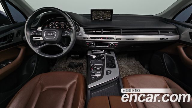 Audi Q7 — interior