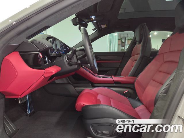 Porsche Taycan — interior