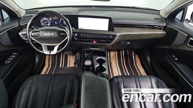 Kia K8 — interior