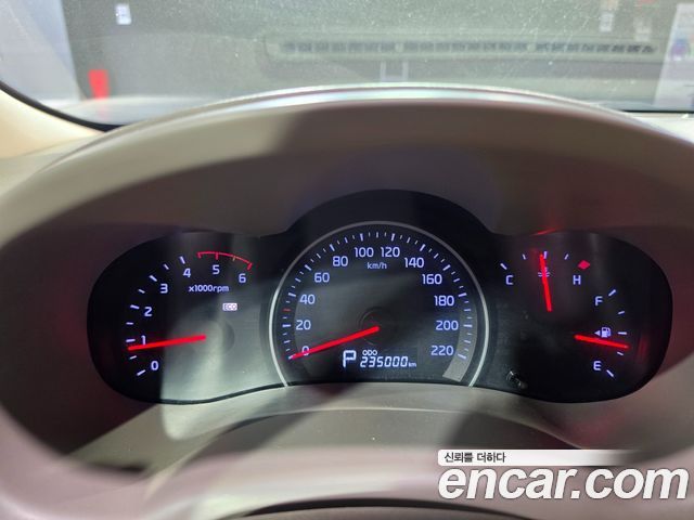 Kia Carnival — interior