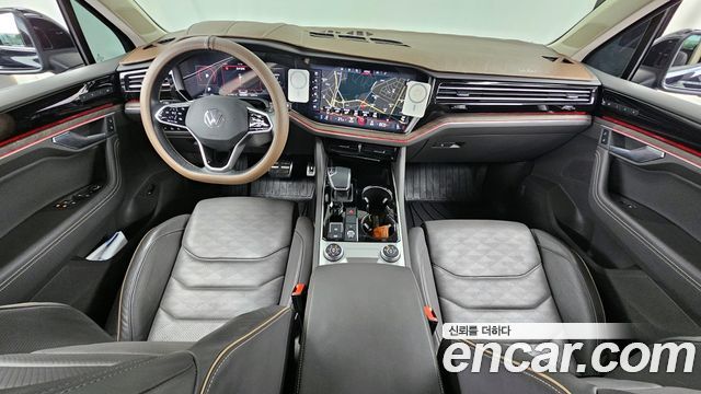 Volkswagen Touareg — interior