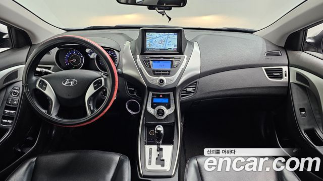 Hyundai Avante — interior