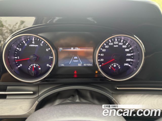 Kia Carnival — interior