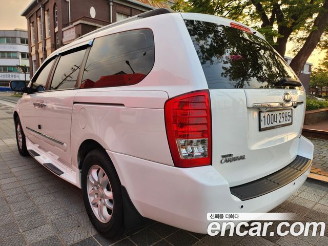 Kia Carnival — interior
