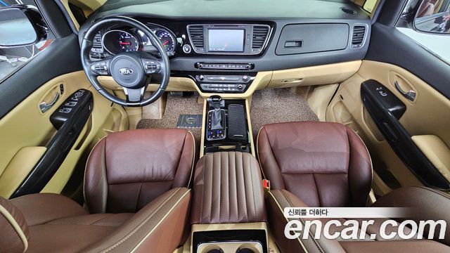 Kia Carnival — interior