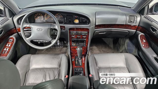 Hyundai Grandeur — interior