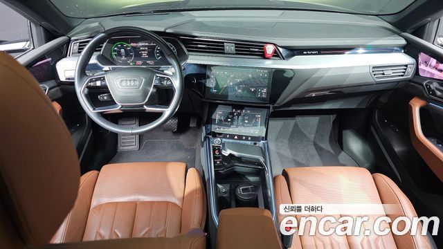 Audi e-tron — interior
