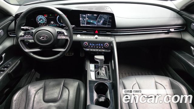 Hyundai Avante — interior