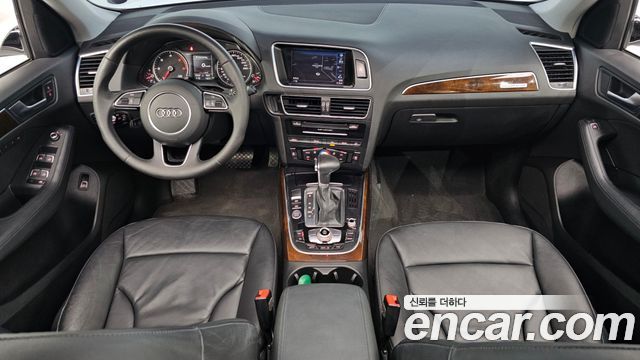 Audi Q5 — interior