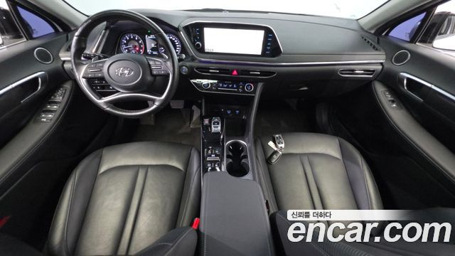 Hyundai Sonata — interior