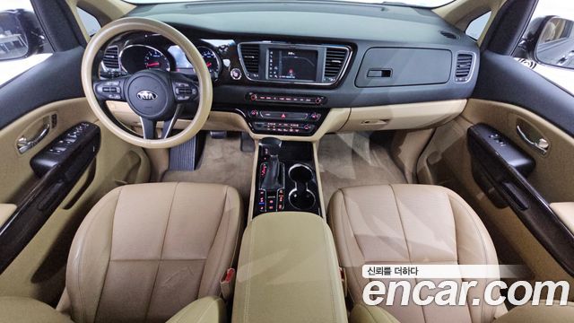 Kia Carnival — interior