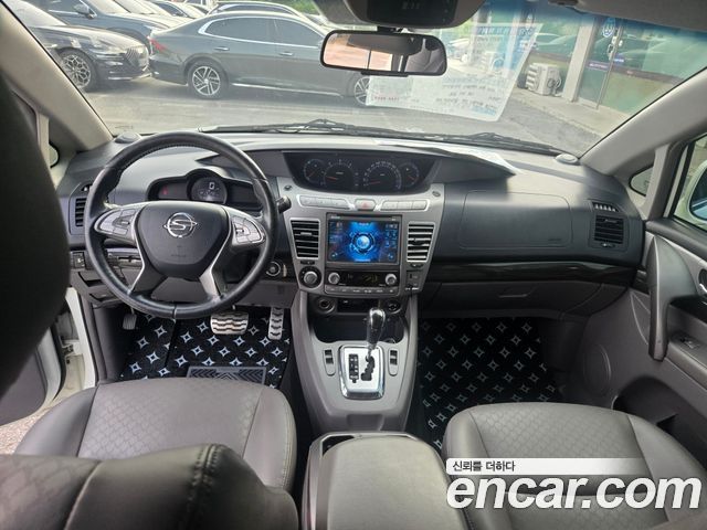 KG Mobility Korando — interior
