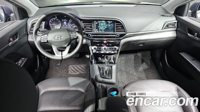 Hyundai Avante — interior