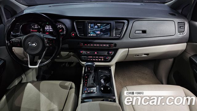Kia Carnival — interior