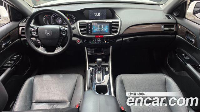 Honda Accord — interior