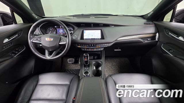 Cadillac XT4 — interior