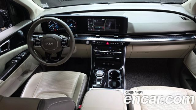 Kia Carnival — interior