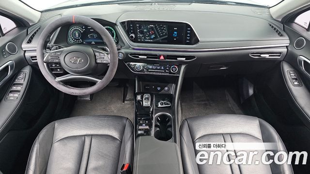 Hyundai Sonata — interior