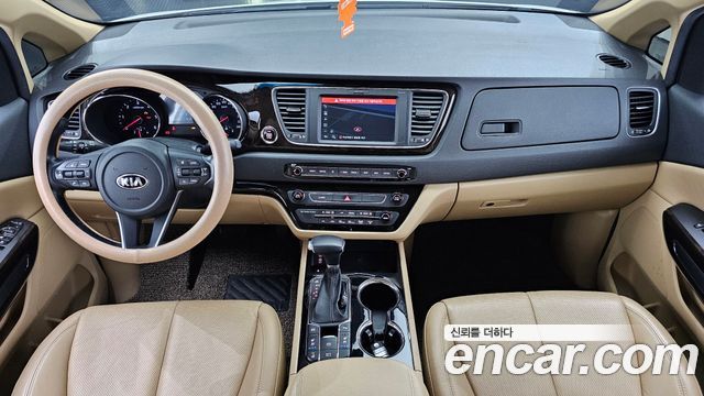 Kia Carnival — interior