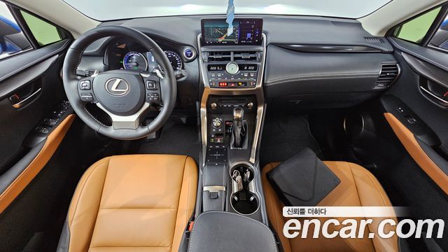 Lexus NX — interior