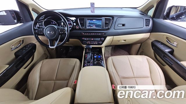 Kia Carnival — interior