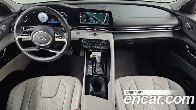 Hyundai Avante — interior