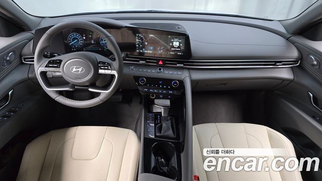 Hyundai Avante — interior