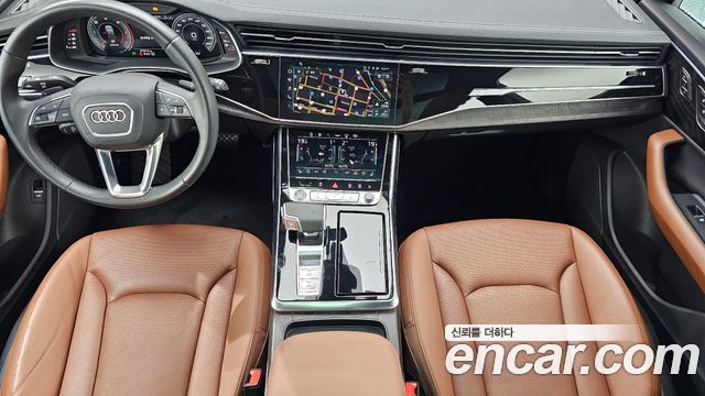 Audi Q7 — interior
