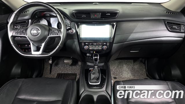 Nissan X-Trail — interior