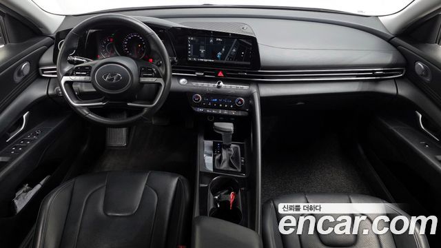 Hyundai Avante — interior
