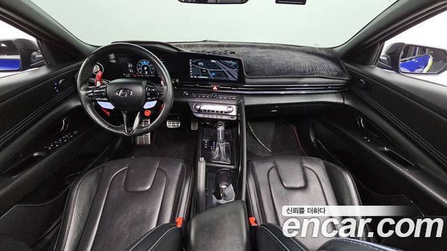 Hyundai Avante — interior