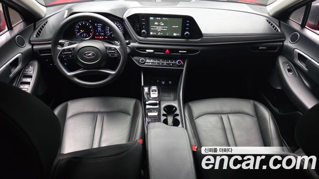 Hyundai Sonata — interior