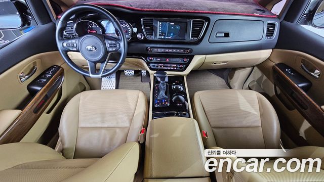 Kia Carnival — interior