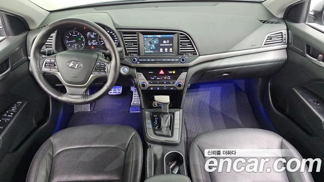 Hyundai Avante — interior