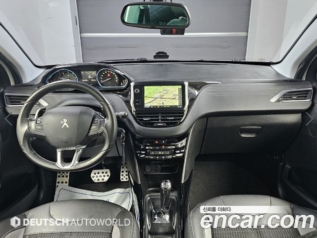 Peugeot 2008 — interior