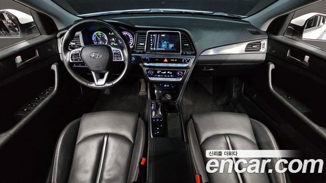 Hyundai Sonata — interior