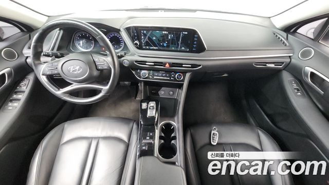 Hyundai Sonata — interior