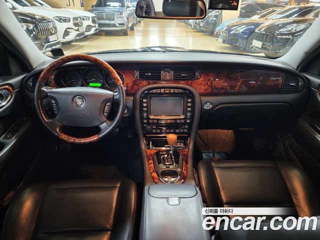 Jaguar XJ-6 — interior