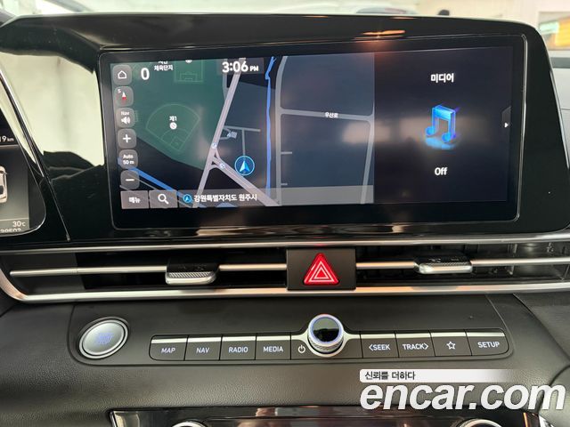 Hyundai Avante — interior