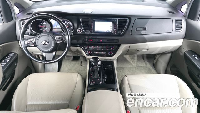 Kia Carnival — interior