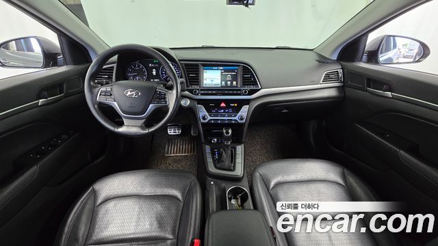 Hyundai Avante — interior