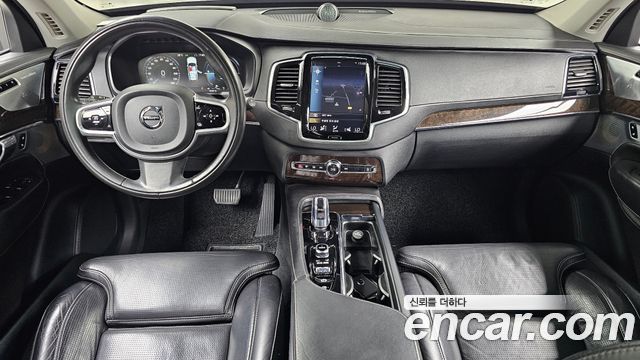 Volvo XC90 — interior