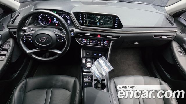 Hyundai Sonata — interior