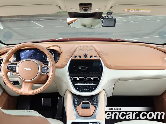 Aston Martin DBX — interior