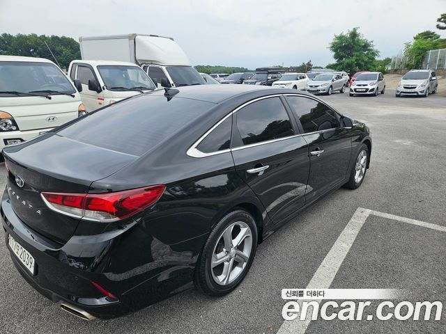 Hyundai Sonata — interior