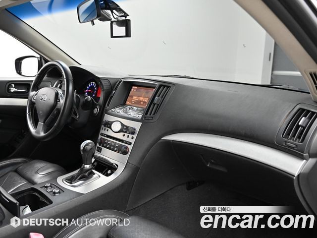 Infiniti G — interior