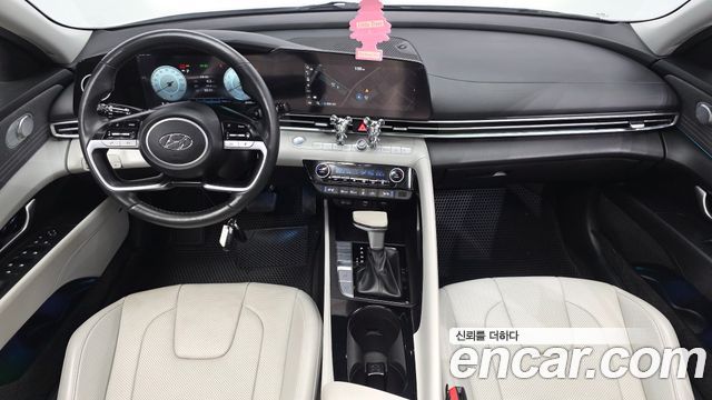 Hyundai Avante — interior